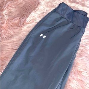 Under armour fleece sweats 💛